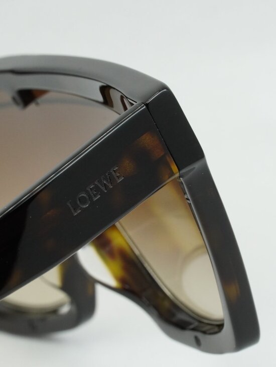 Loewe LW40012F 52F Shield Sunglasses – Dark Havana \\Gradient Brown main image 8